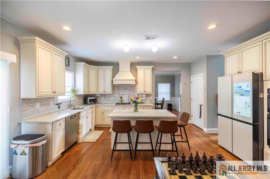 628 New Dover, Colonia, NJ, 07067