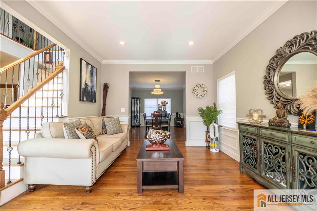 628 New Dover, Colonia, NJ, 07067