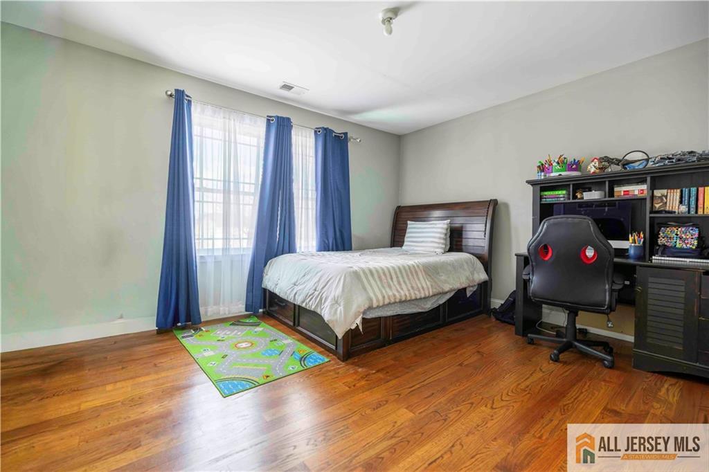 628 New Dover, Colonia, NJ, 07067