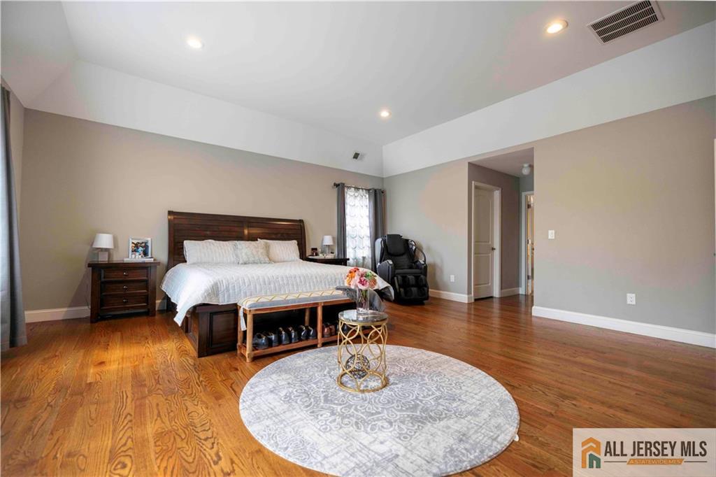 628 New Dover, Colonia, NJ, 07067