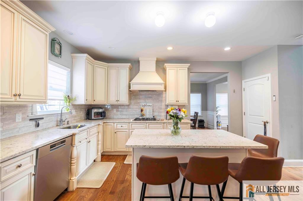 628 New Dover, Colonia, NJ, 07067