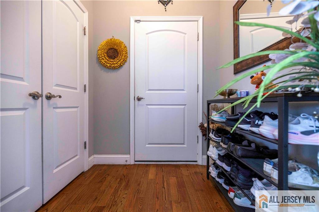 628 New Dover, Colonia, NJ, 07067