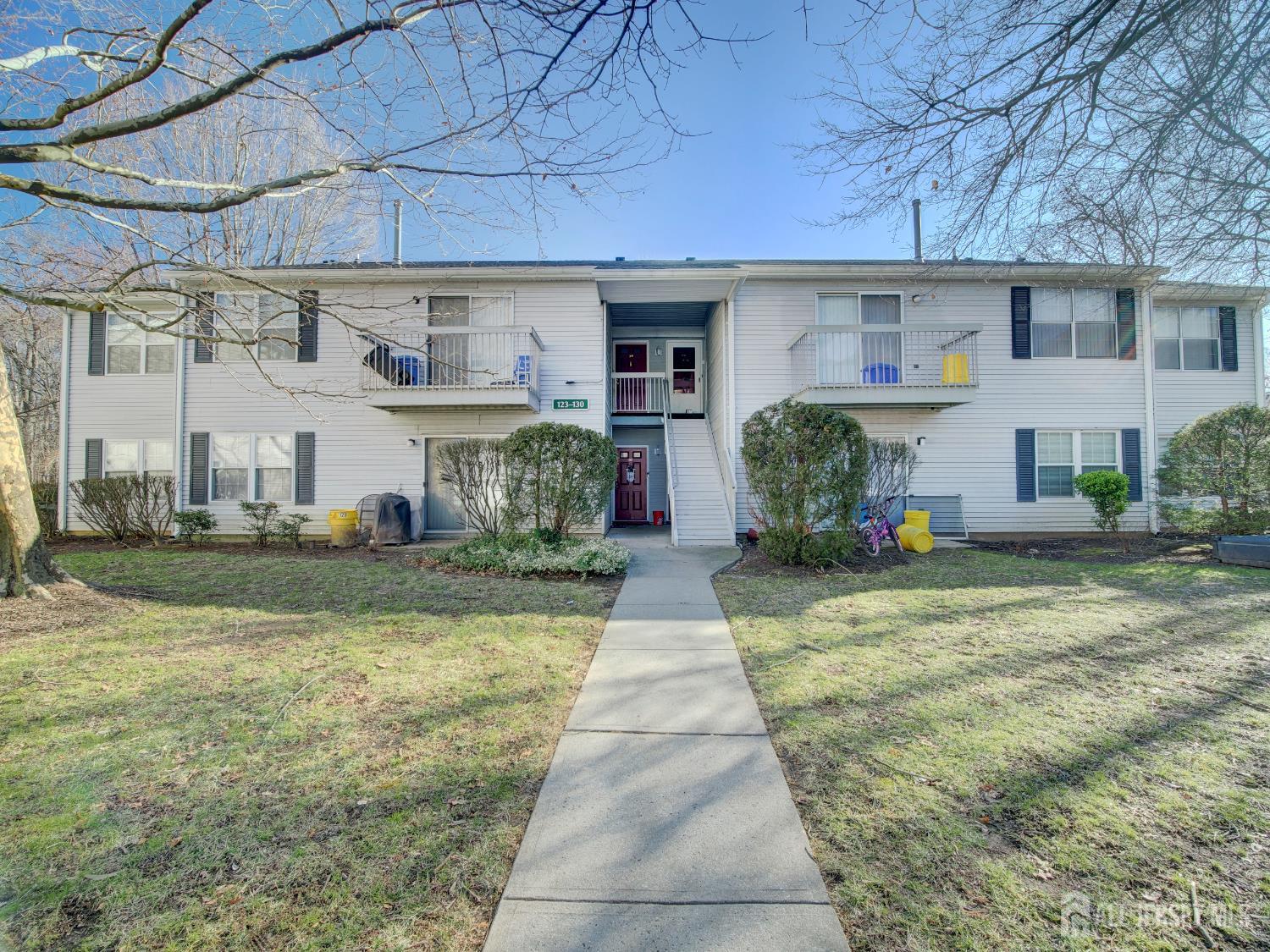 Photo of 130 applegate lane, east brunswick