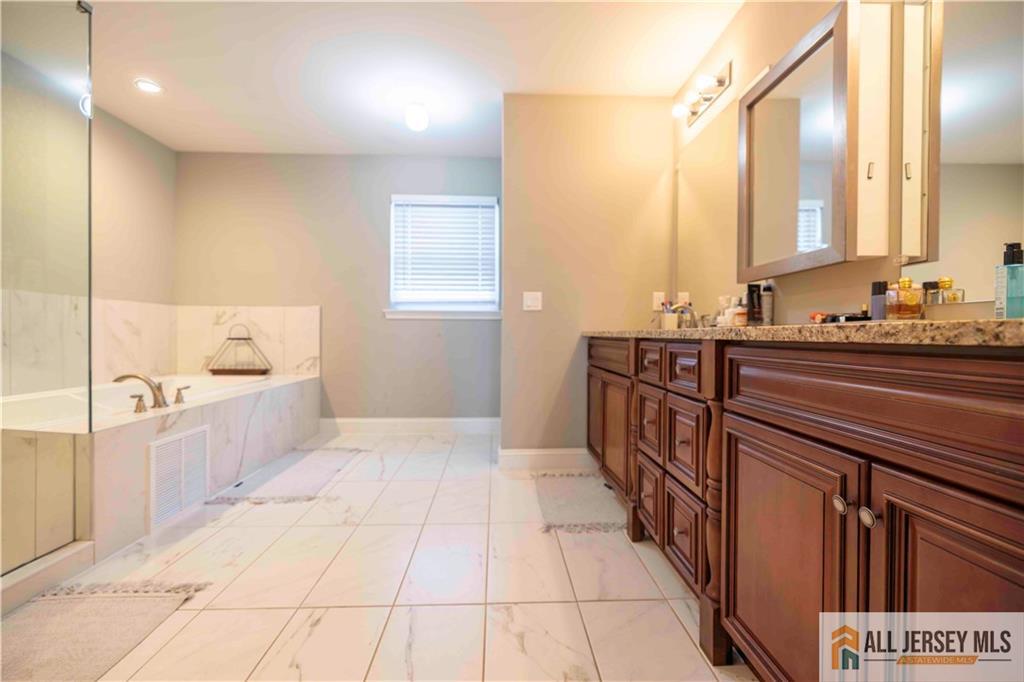 628 New Dover, Colonia, NJ, 07067