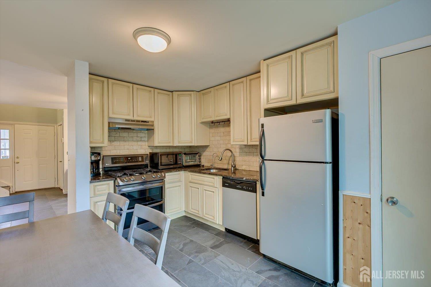 63 Renaissance, New Brunswick, NJ, 08901