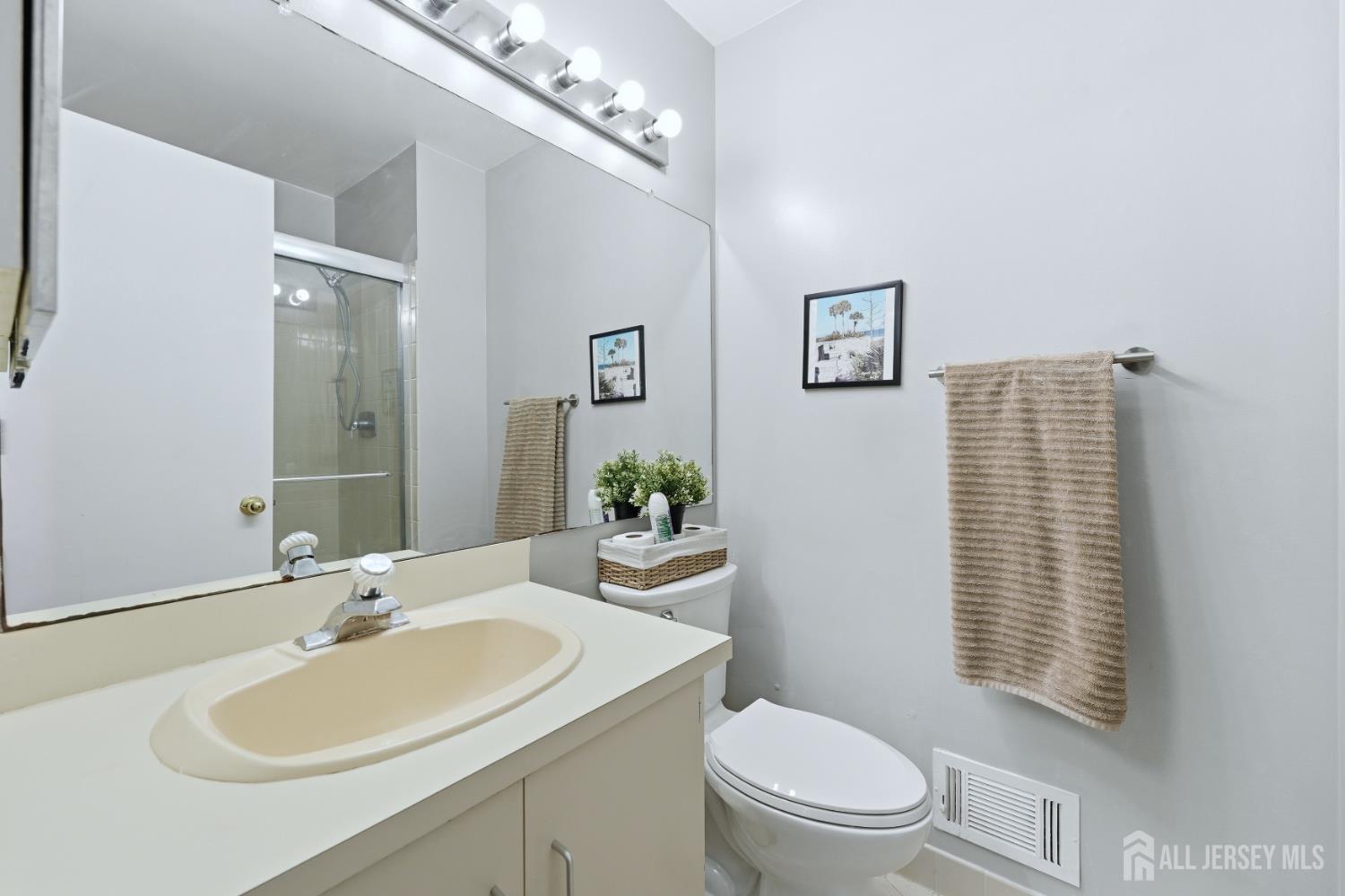 334 mcdowell, East Brunswick, NJ, 08816