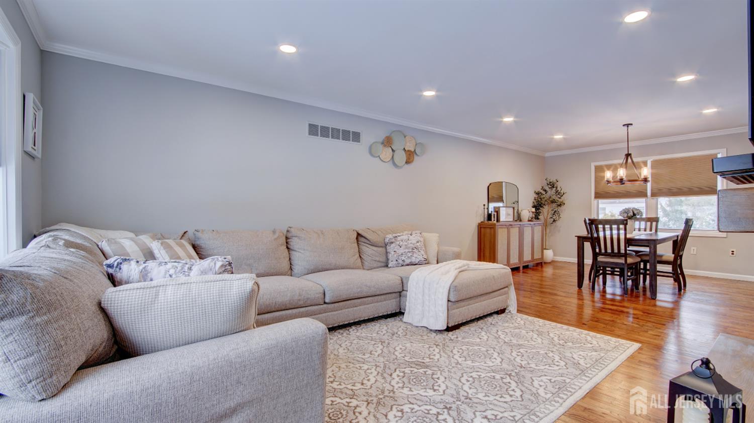 31 Wolfpack, Hamilton, NJ, 08619