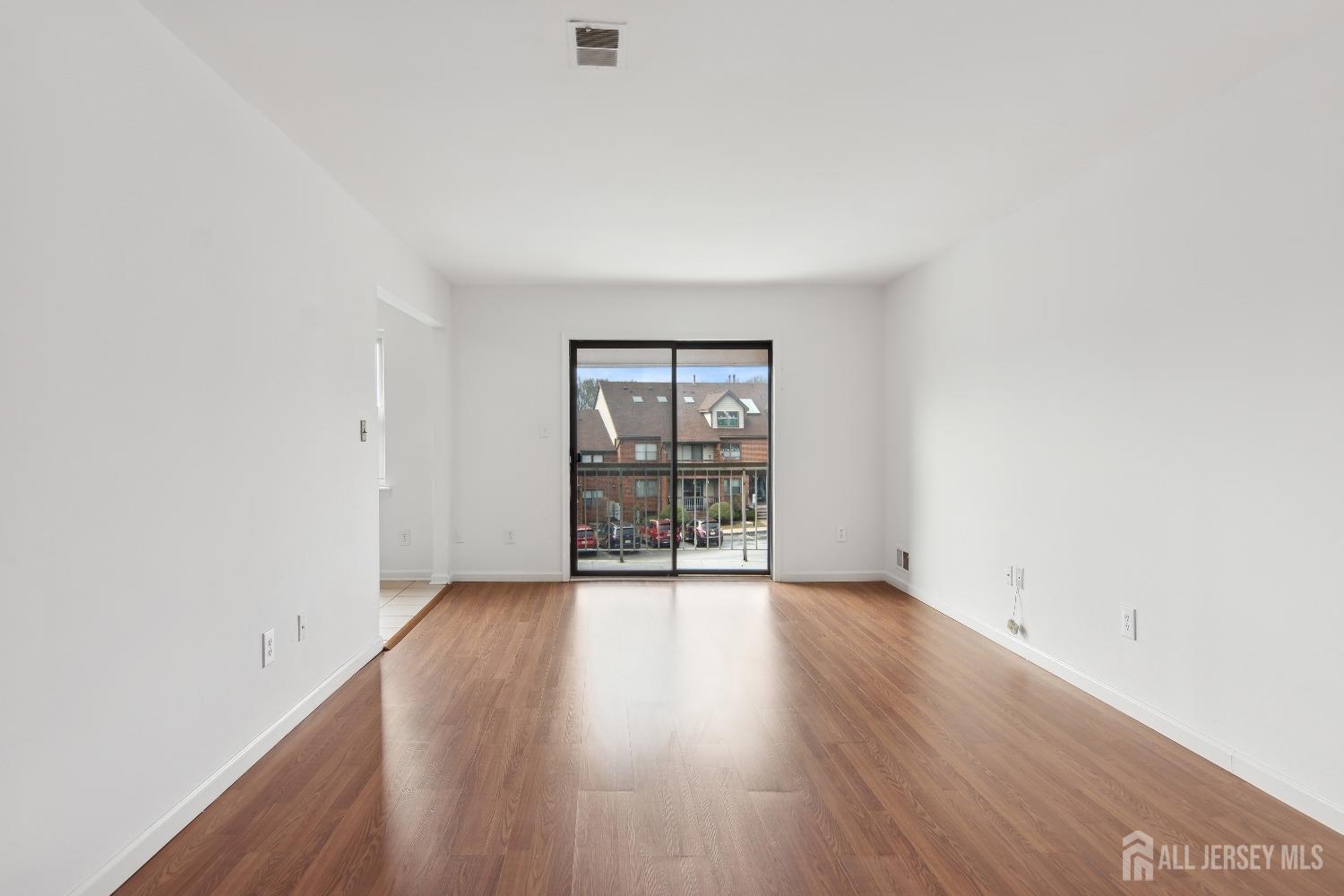 124 Beverly Hill UNIT J, Woodbridge Proper, NJ, 07095