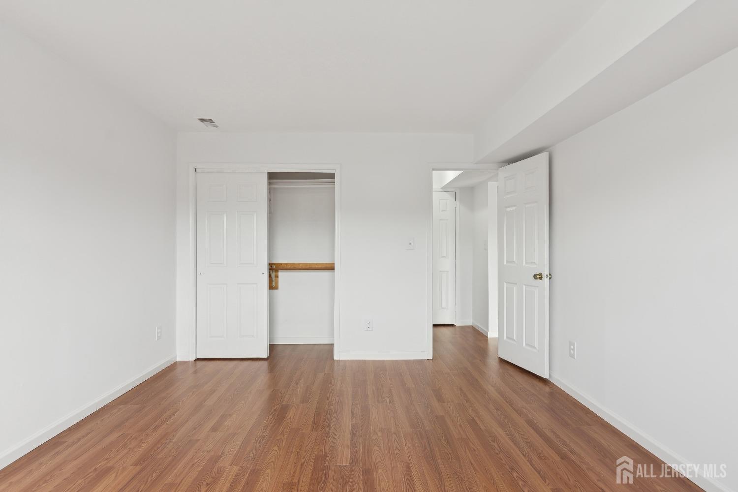 124 Beverly Hill UNIT J, Woodbridge Proper, NJ, 07095