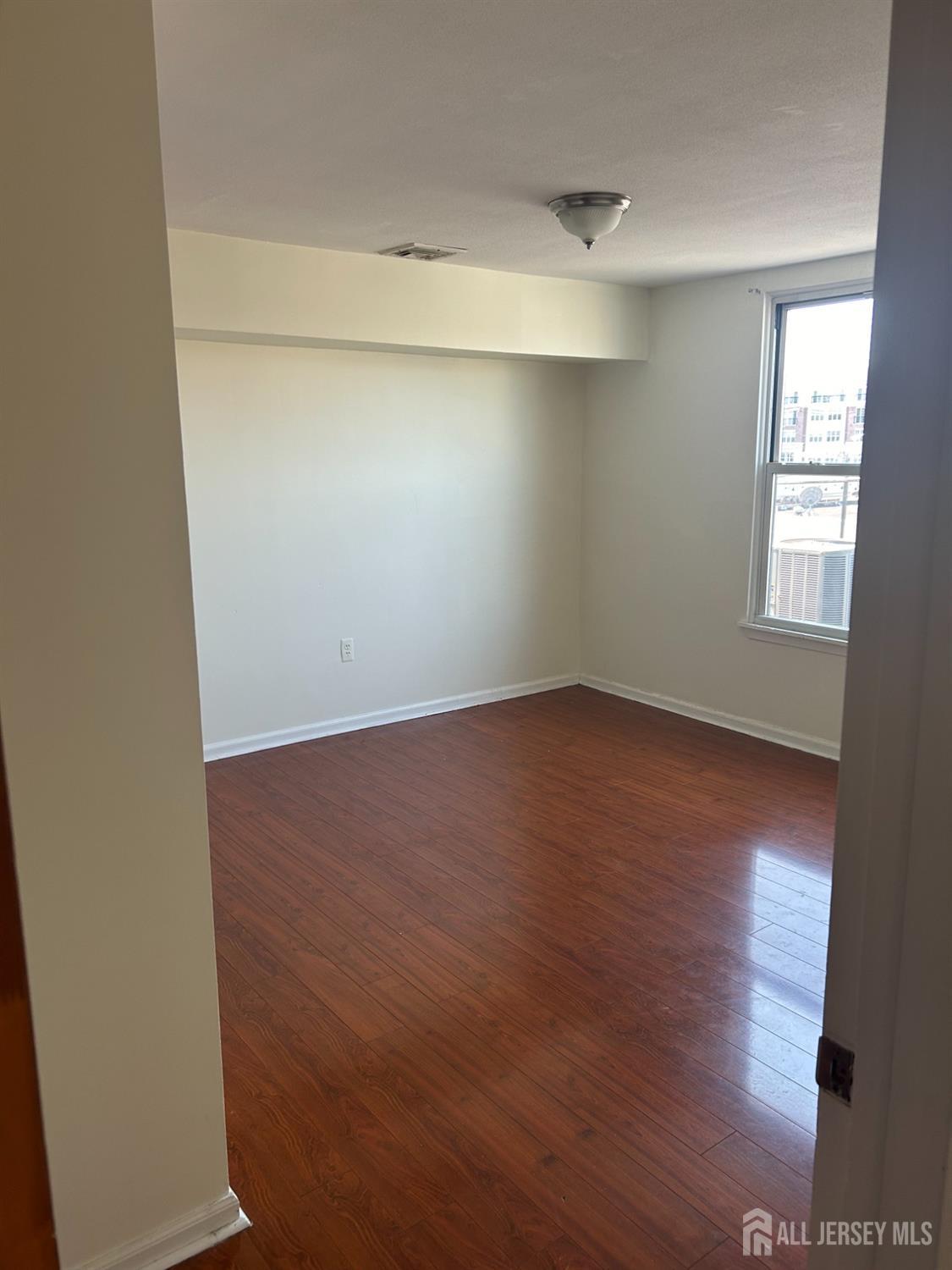 435 Main UNIT 2D, Metuchen, NJ, 08840