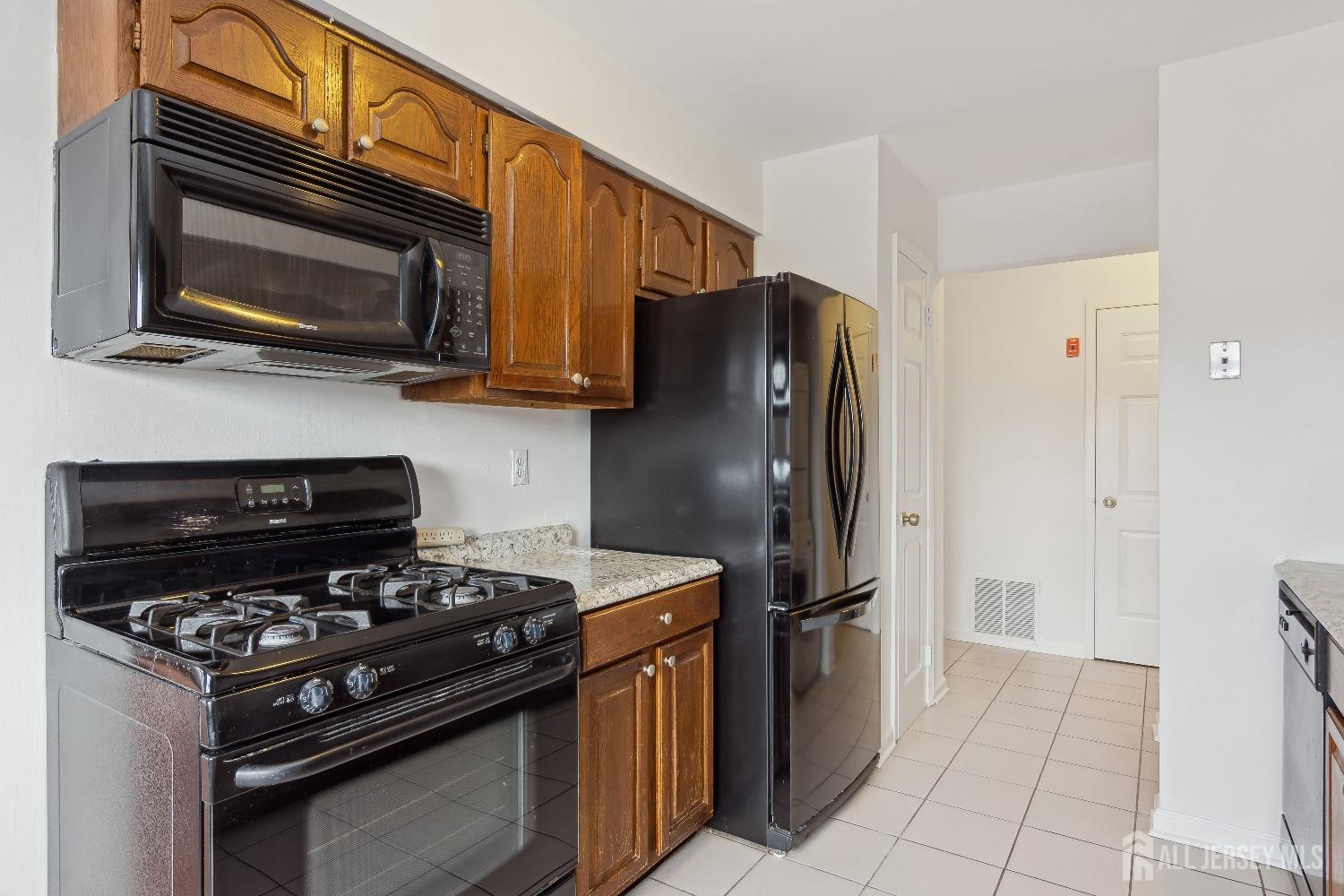 124 Beverly Hill UNIT J, Woodbridge Proper, NJ, 07095