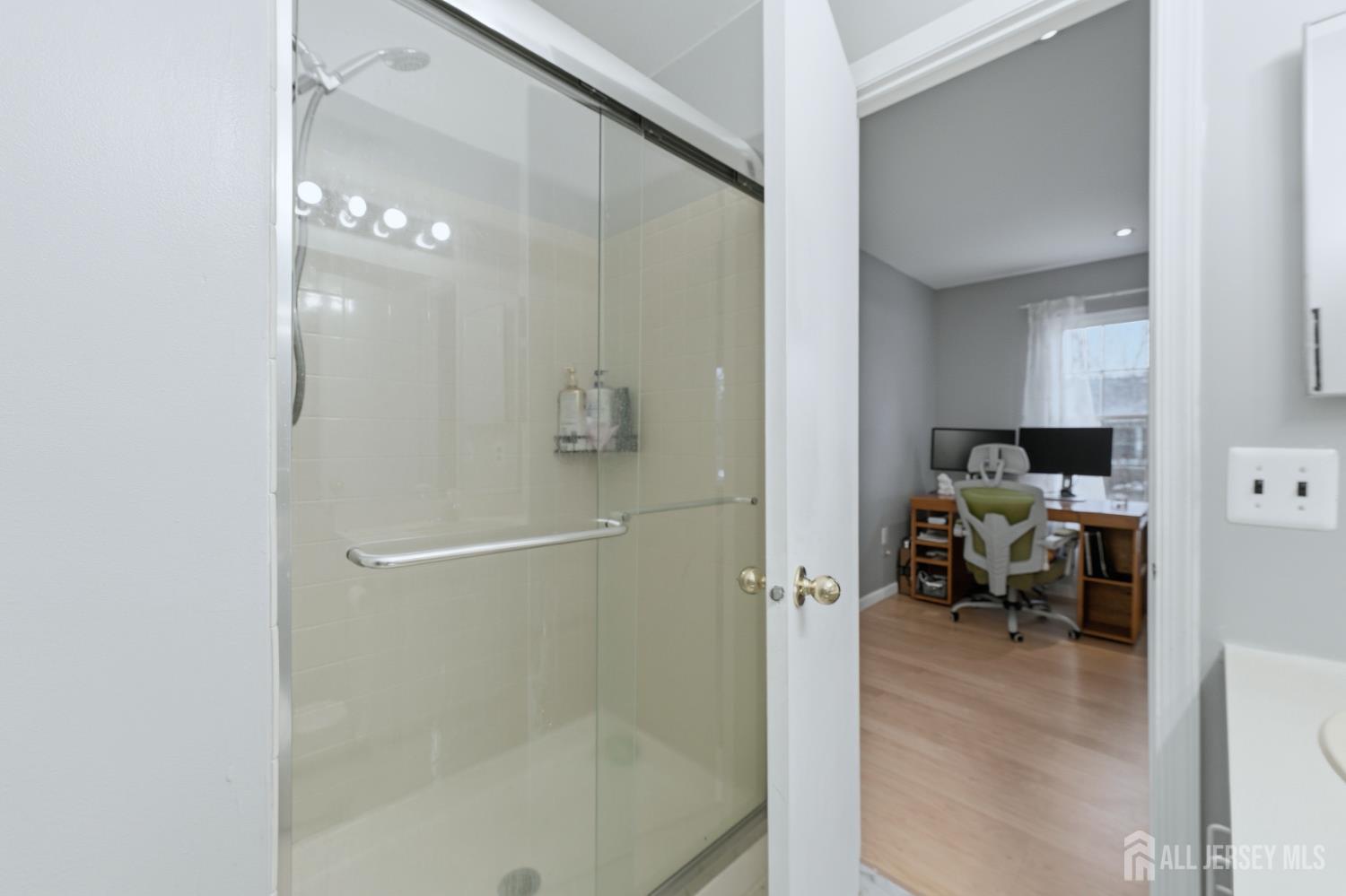 334 mcdowell, East Brunswick, NJ, 08816