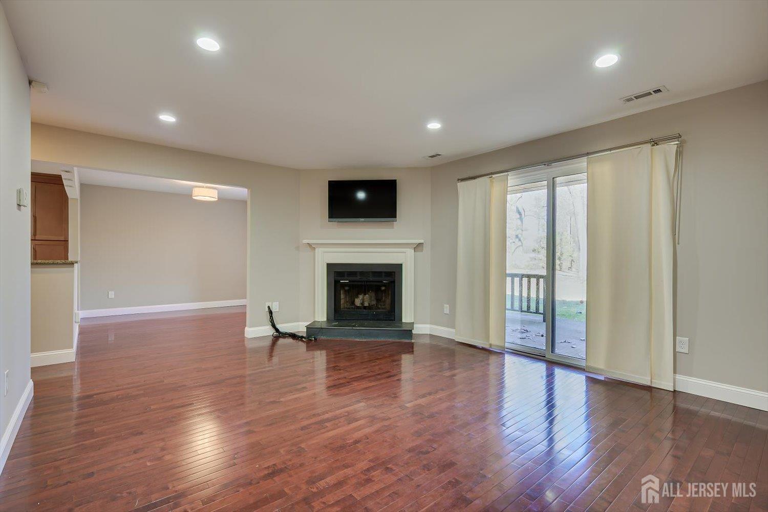 133 Oakmont, Edison, NJ, 08820