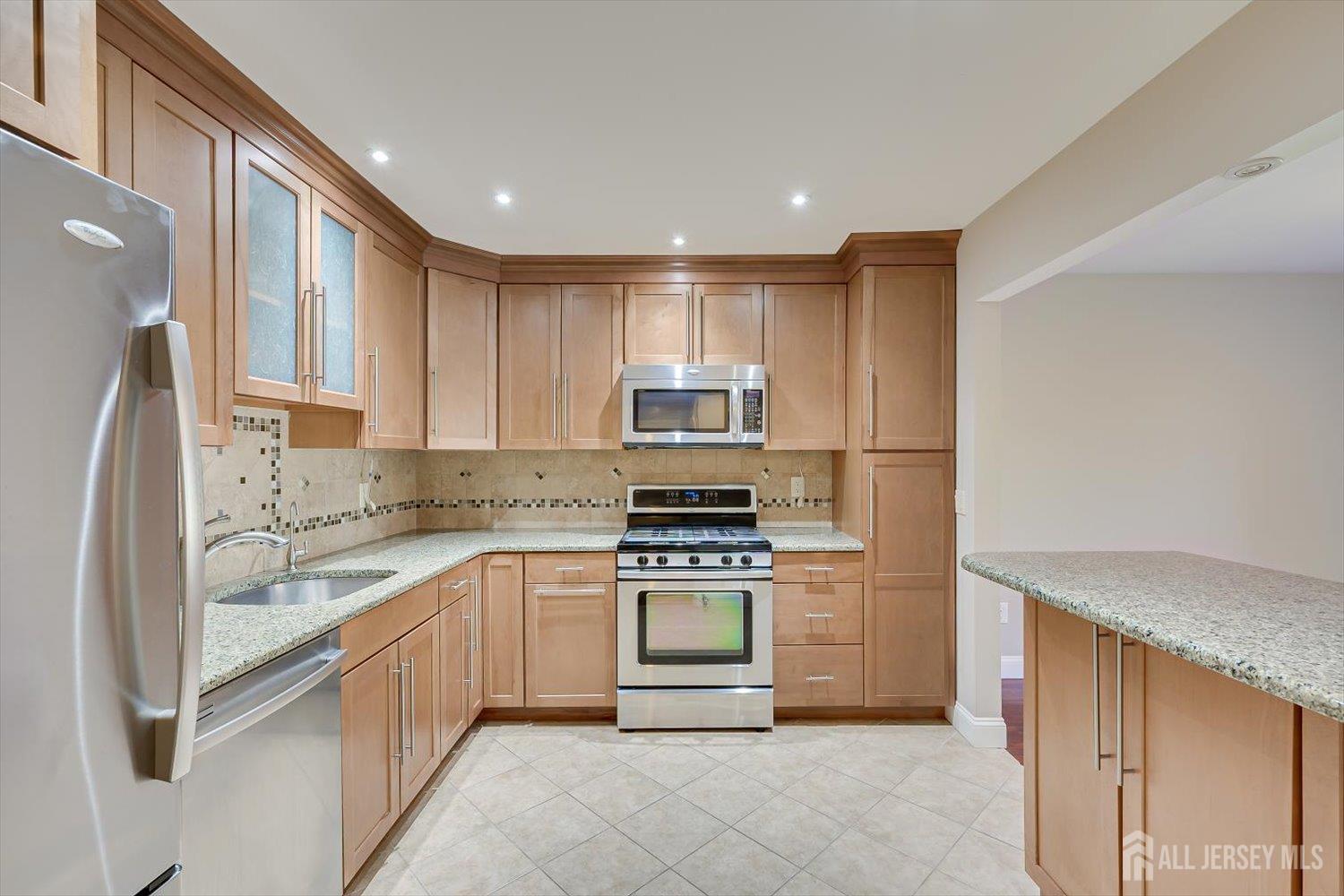 133 Oakmont, Edison, NJ, 08820