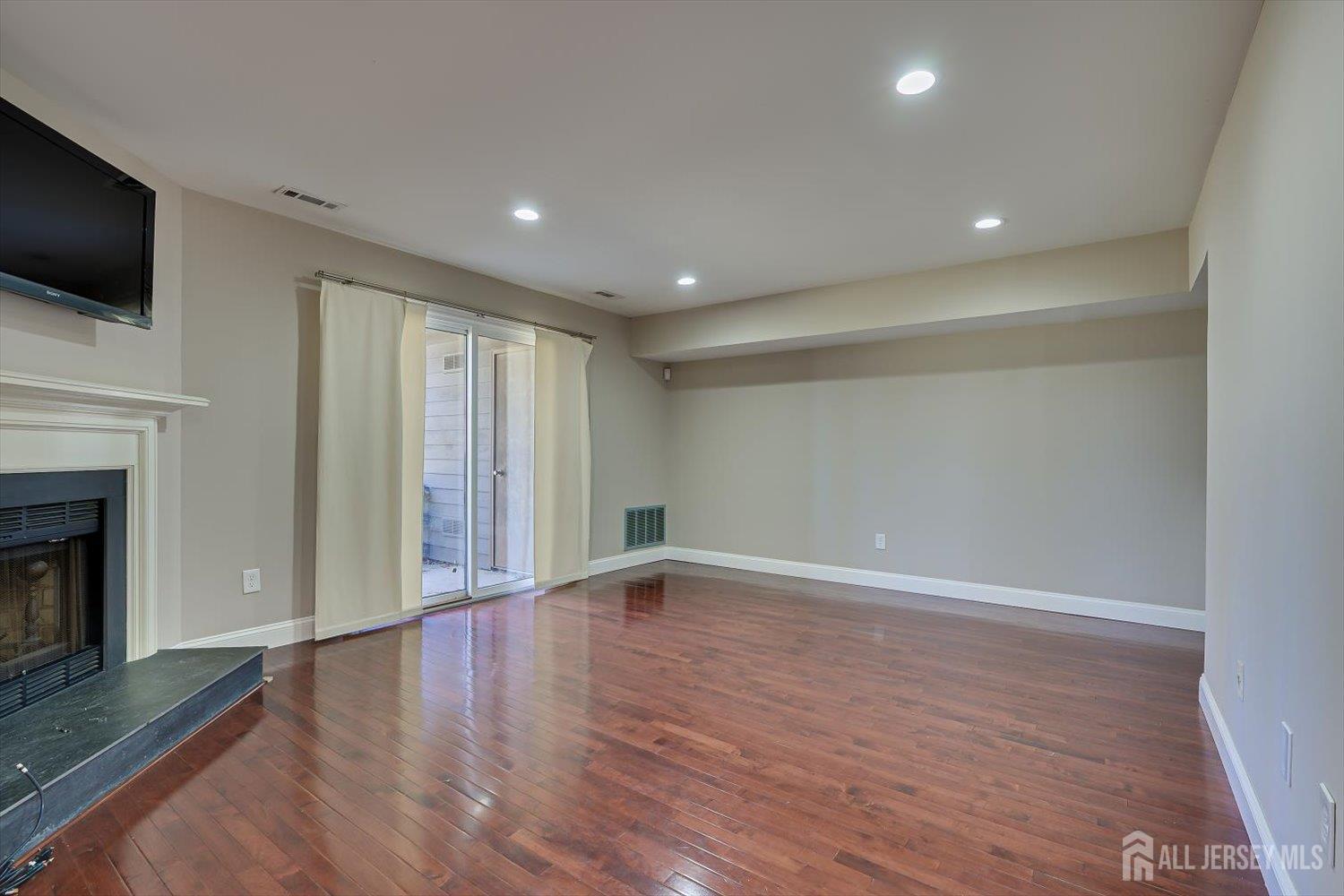 133 Oakmont, Edison, NJ, 08820