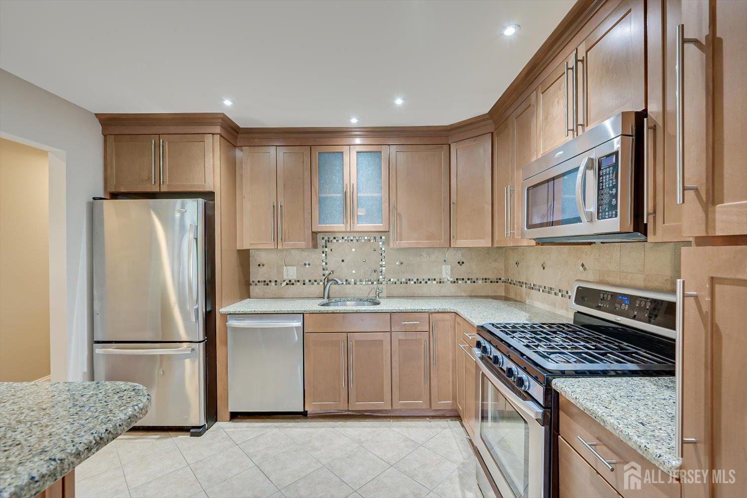 133 Oakmont, Edison, NJ, 08820