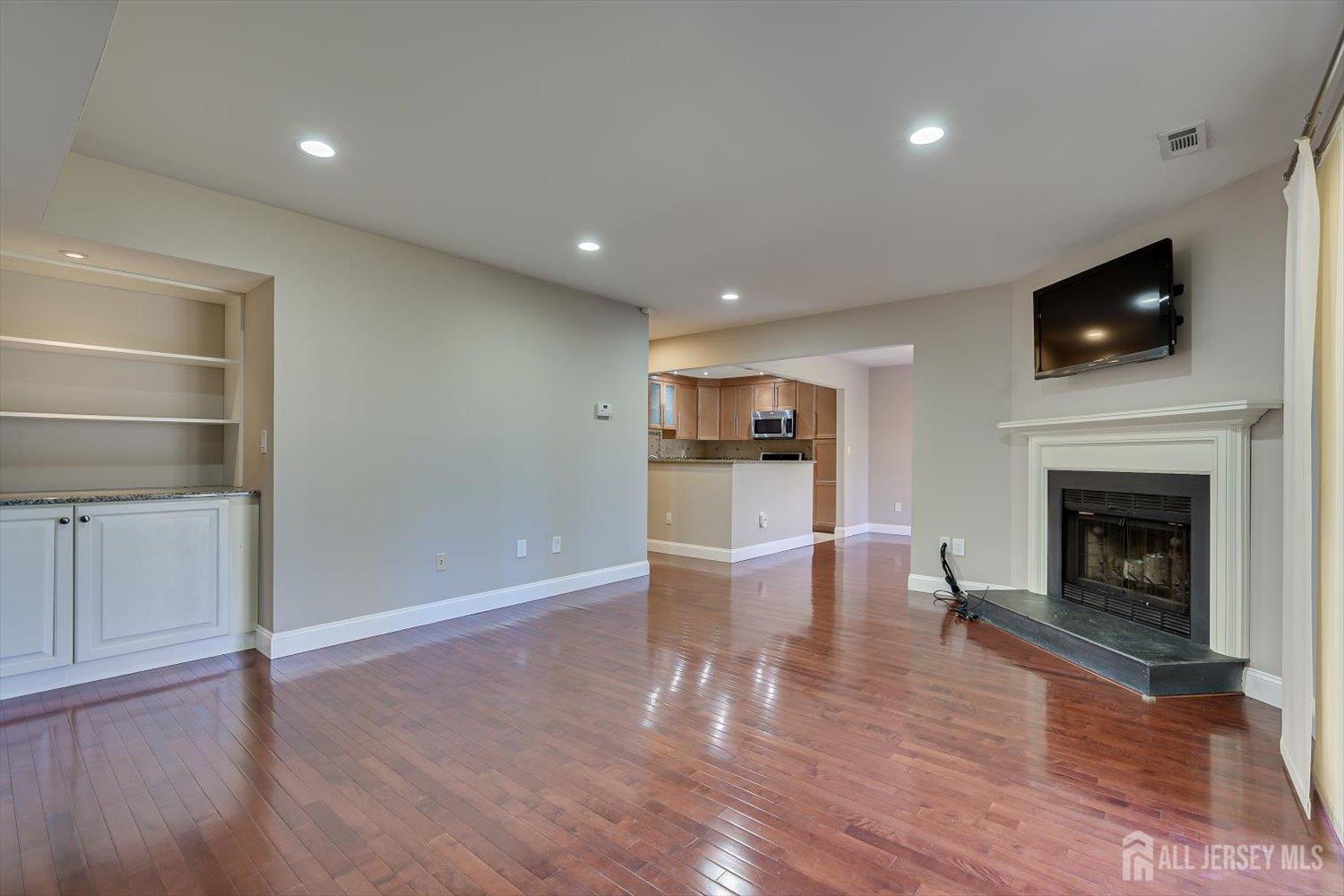 133 Oakmont, Edison, NJ, 08820