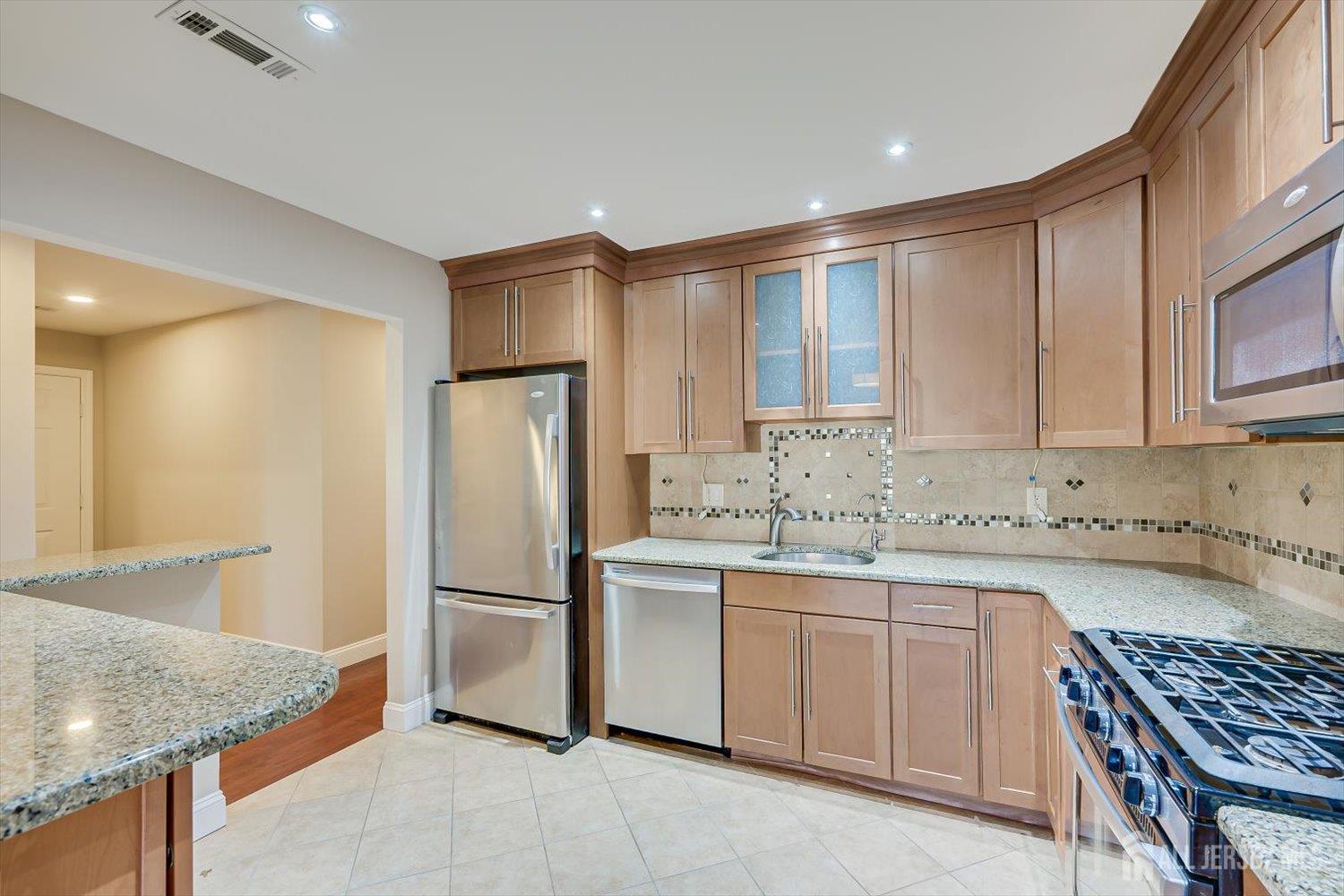 133 Oakmont, Edison, NJ, 08820