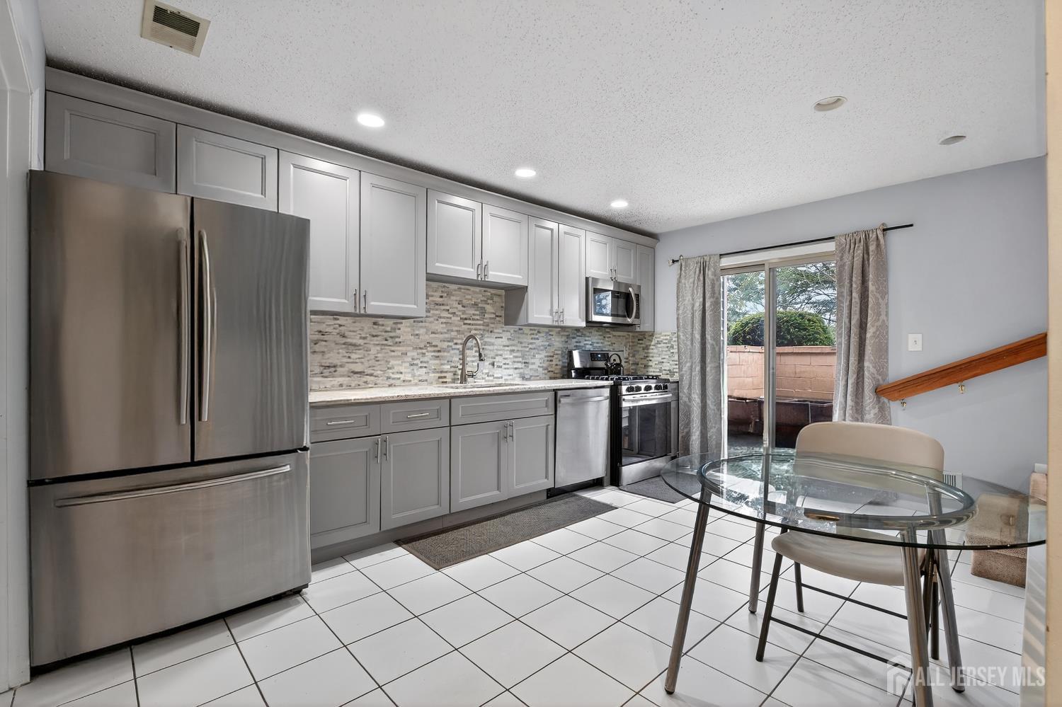 99 Kelly, Edison, NJ, 08820