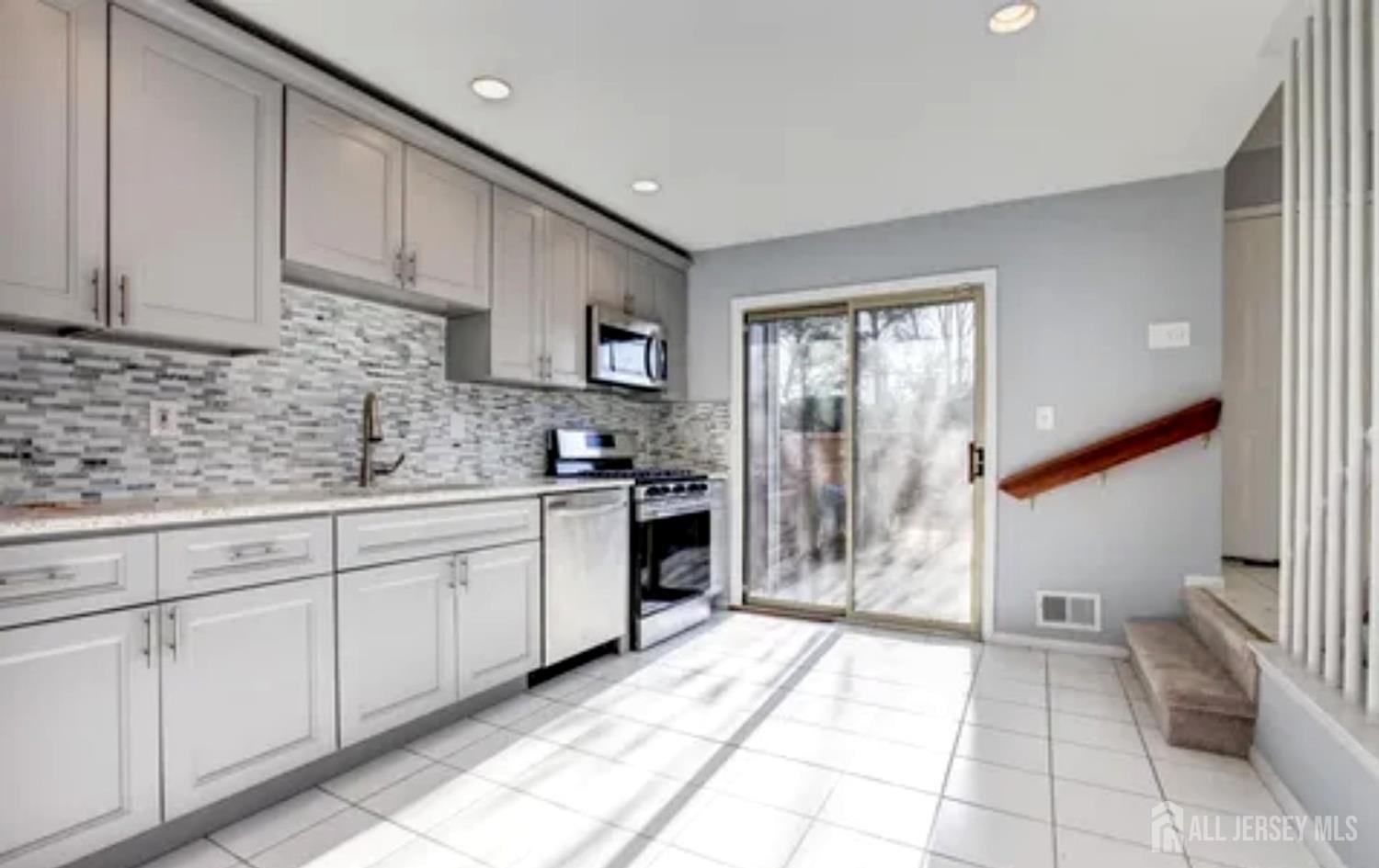 99 Kelly, Edison, NJ, 08820