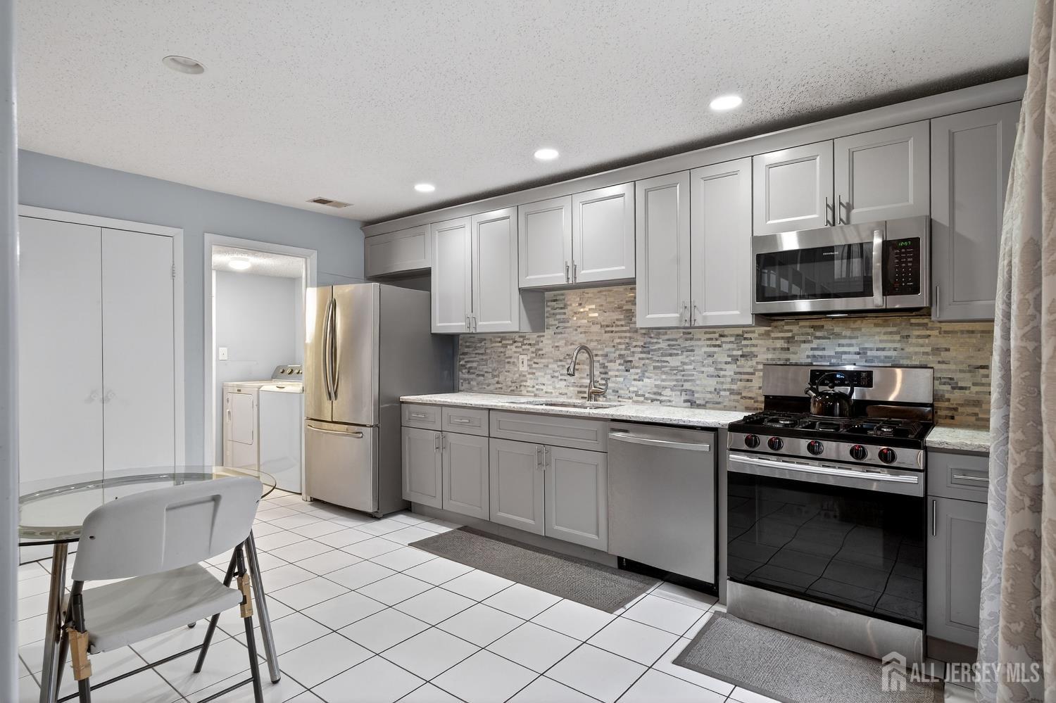 99 Kelly, Edison, NJ, 08820