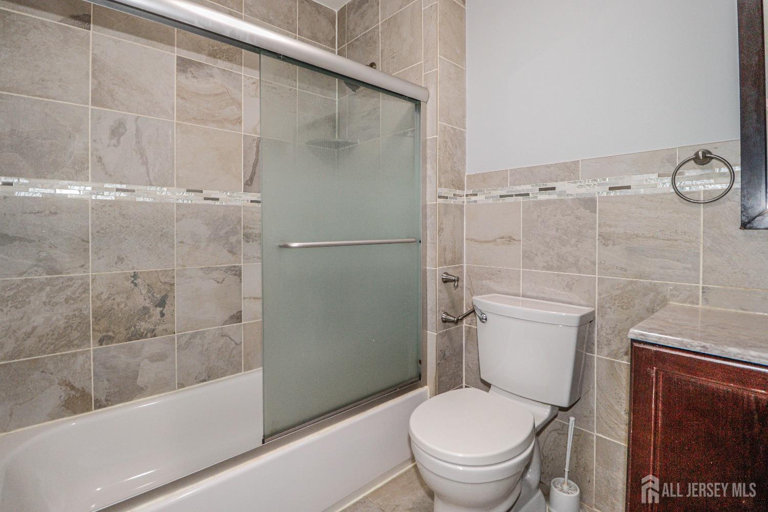 312 Edison Glen, Edison, NJ, 08837