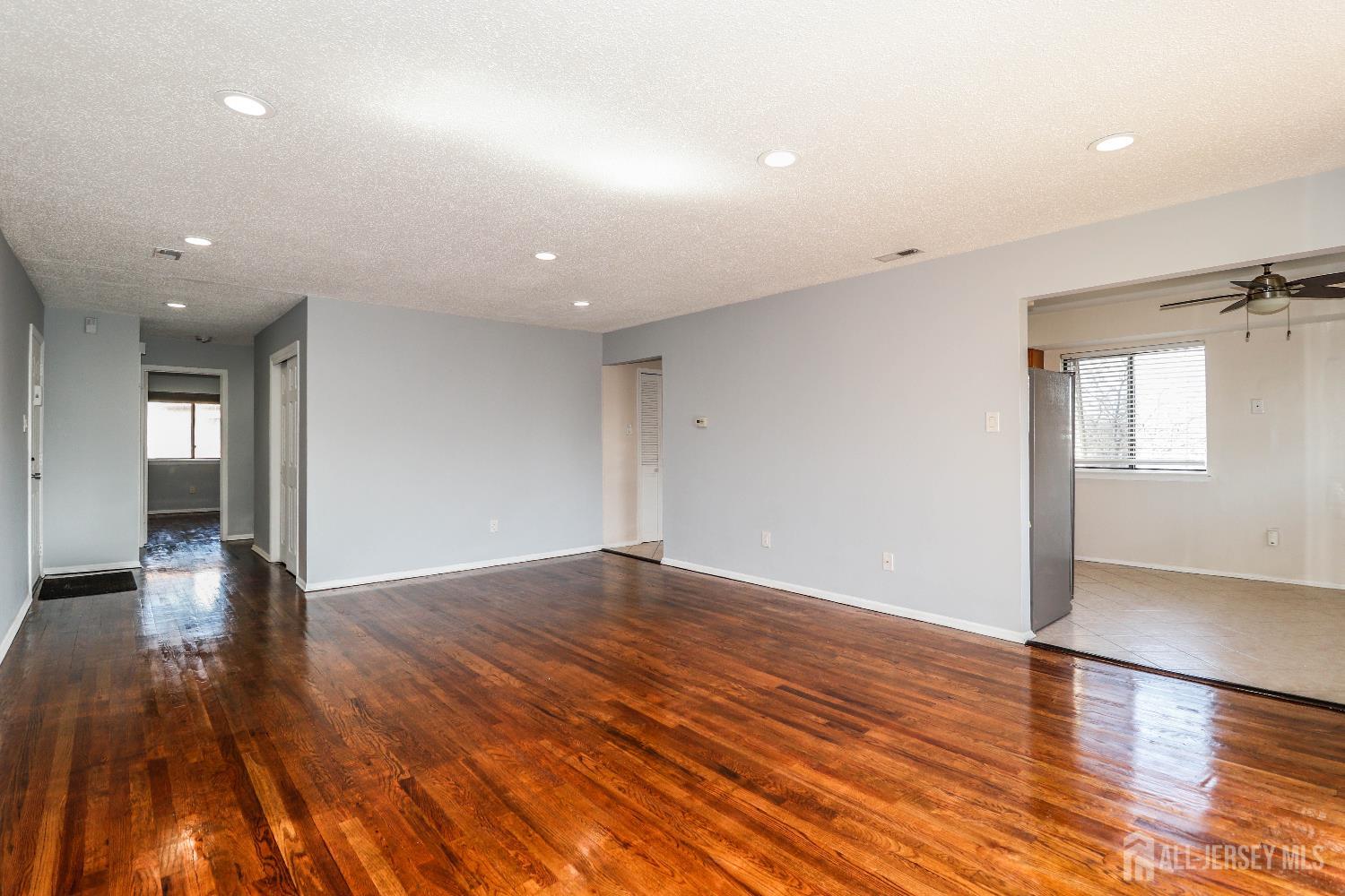 312 Edison Glen, Edison, NJ, 08837