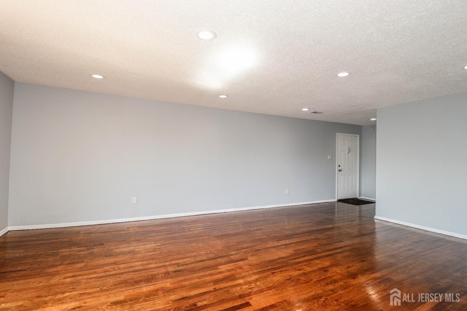 312 Edison Glen, Edison, NJ, 08837