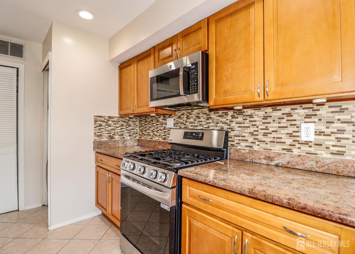 312 Edison Glen, Edison, NJ, 08837