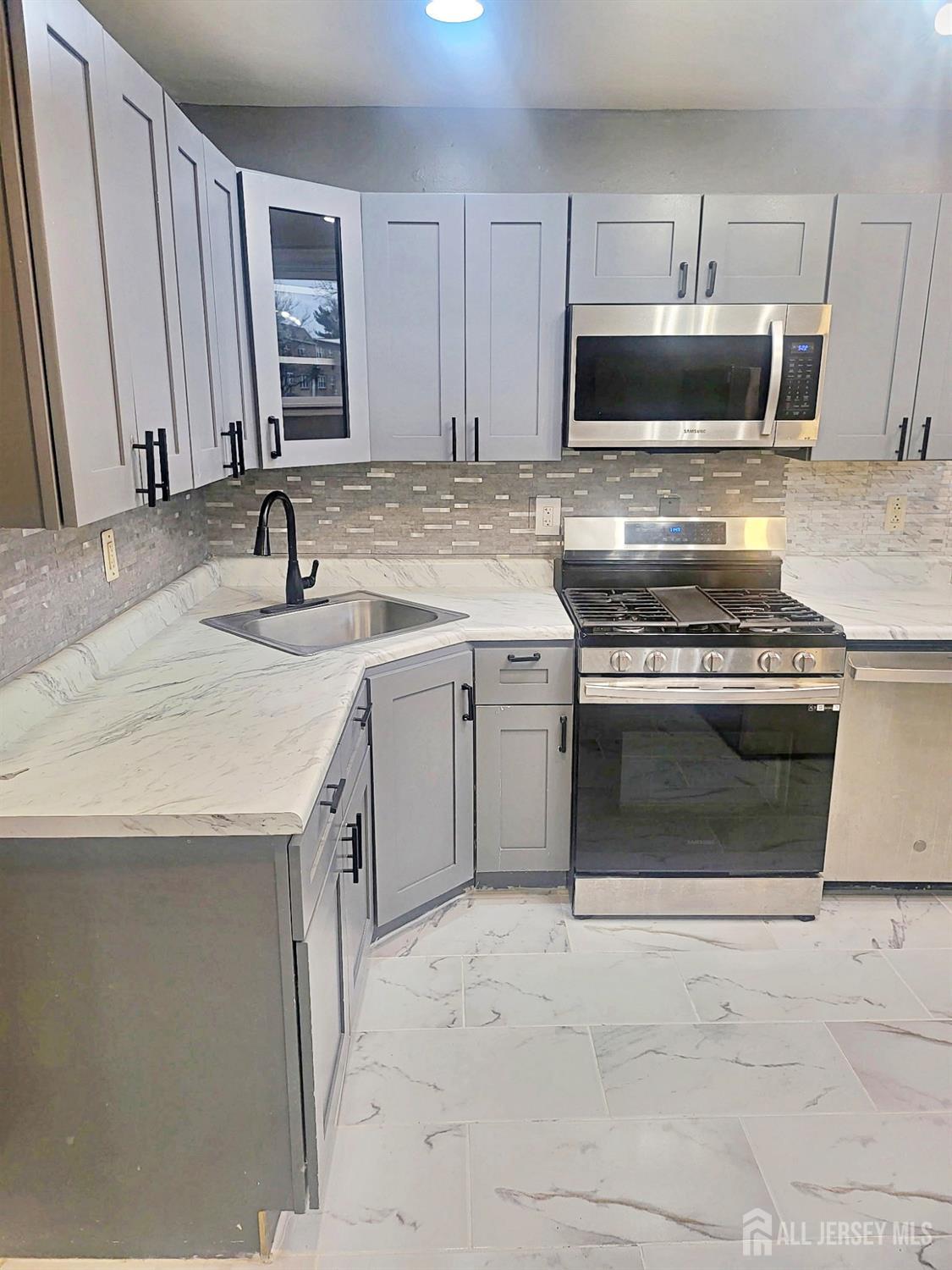 274 College, Edison, NJ, 08817