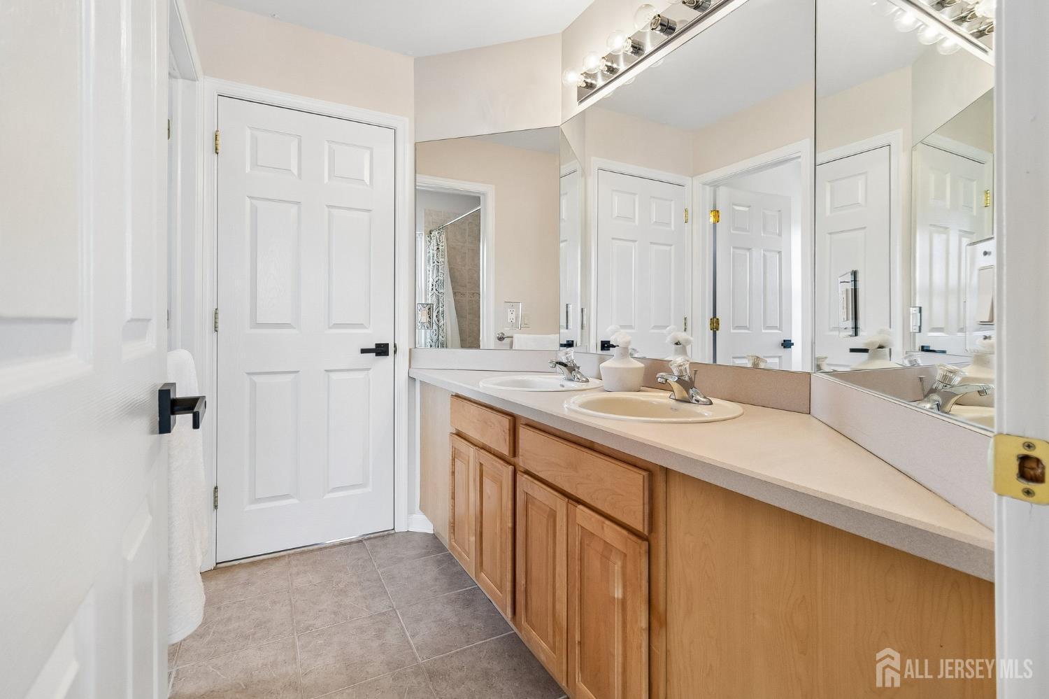 16 Valley Wood, Franklin, NJ, 08873