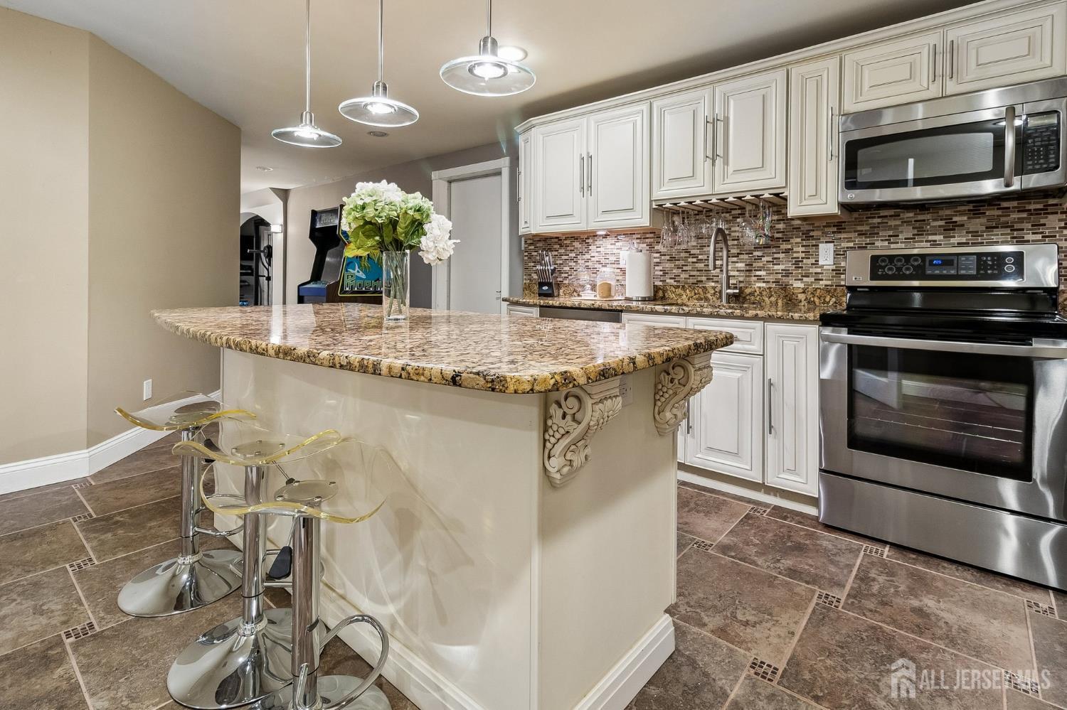 16 Valley Wood, Franklin, NJ, 08873