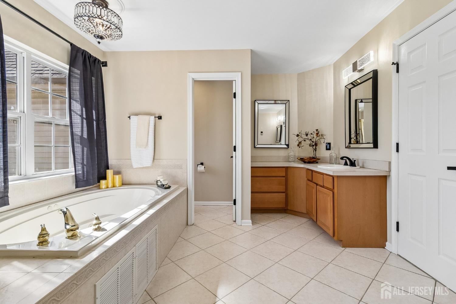 16 Valley Wood, Franklin, NJ, 08873