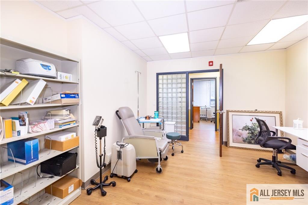 2 State Route 27 UNIT 100, Edison, NJ, 08820