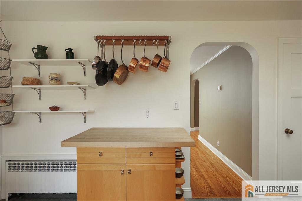 25 Voorhees, Metuchen, NJ, 08840