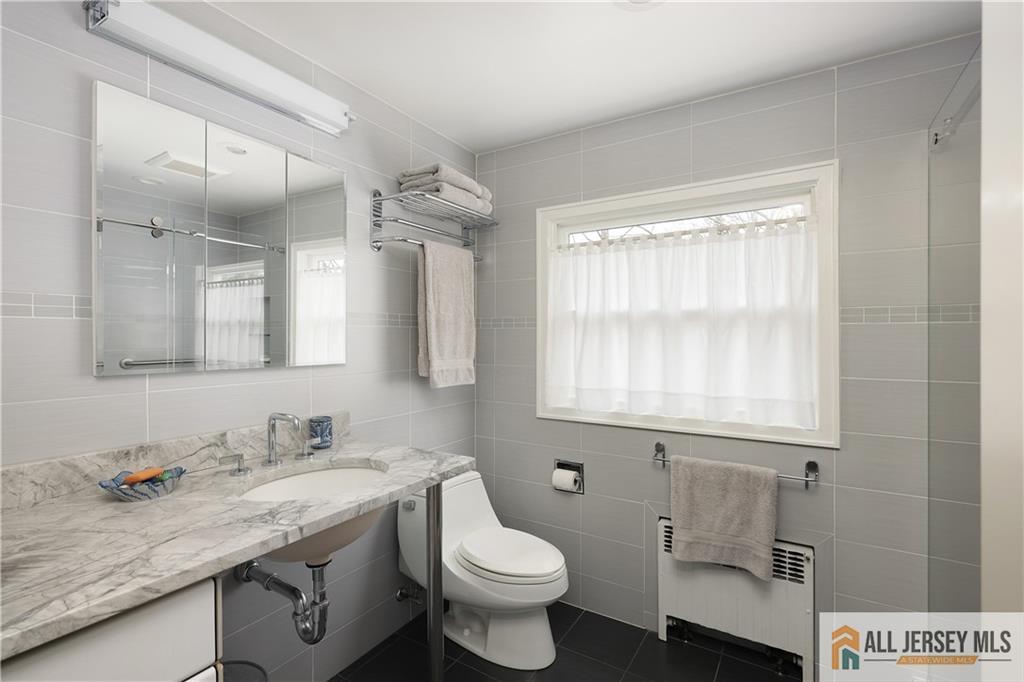 25 Voorhees, Metuchen, NJ, 08840