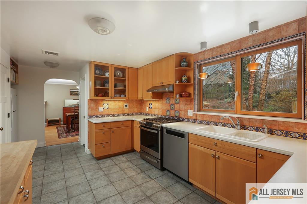 25 Voorhees, Metuchen, NJ, 08840