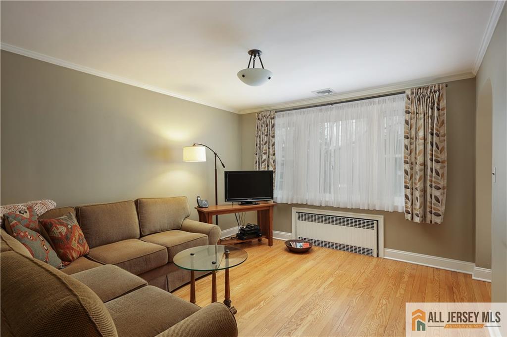 25 Voorhees, Metuchen, NJ, 08840