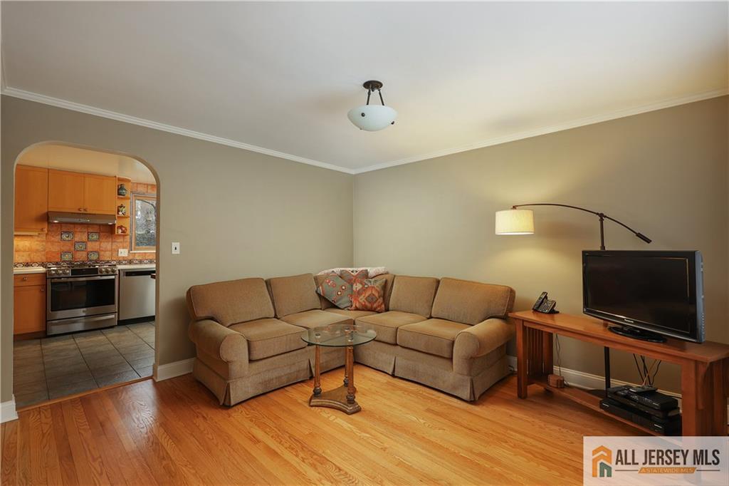 25 Voorhees, Metuchen, NJ, 08840