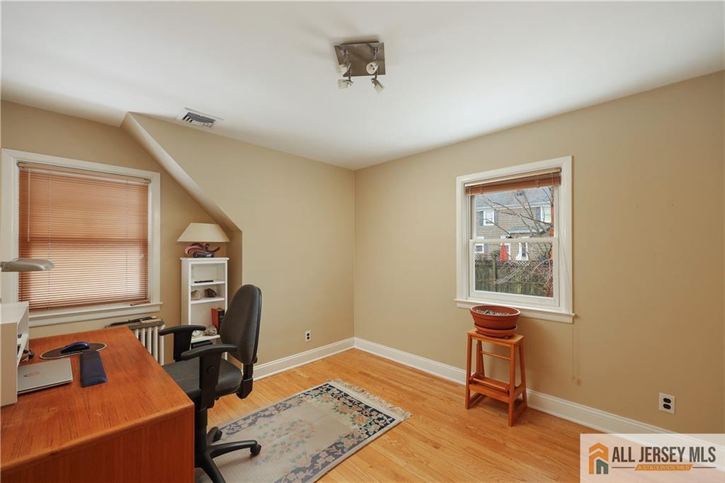 25 Voorhees, Metuchen, NJ, 08840