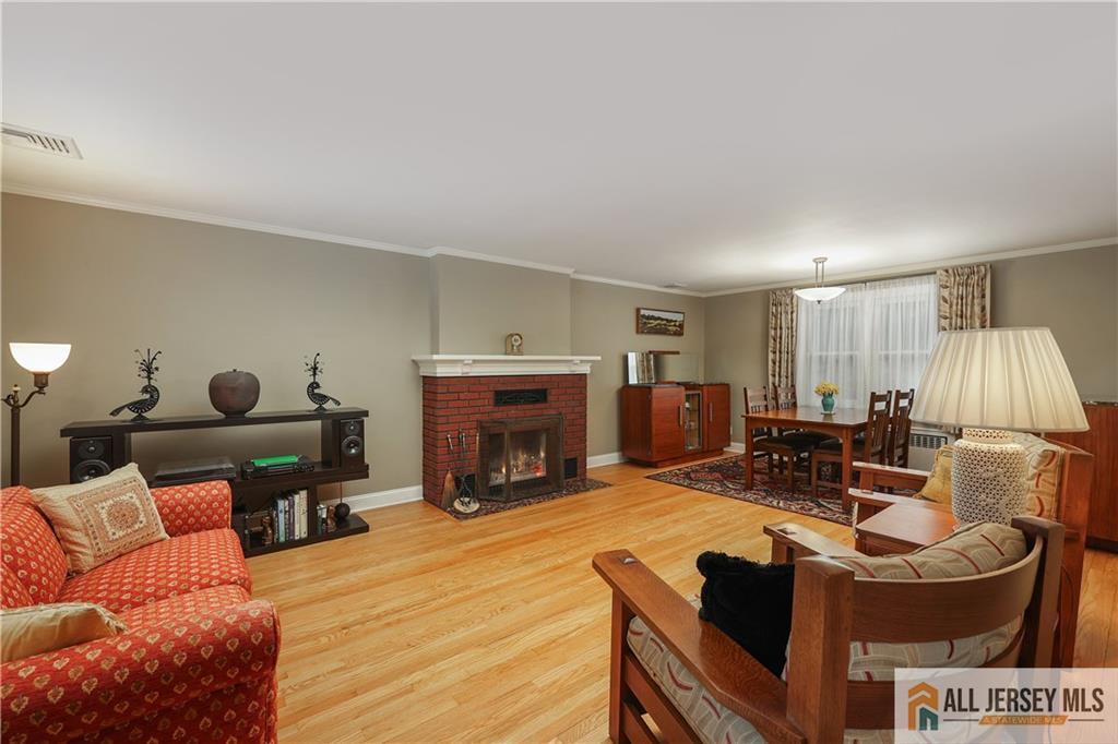 25 Voorhees, Metuchen, NJ, 08840