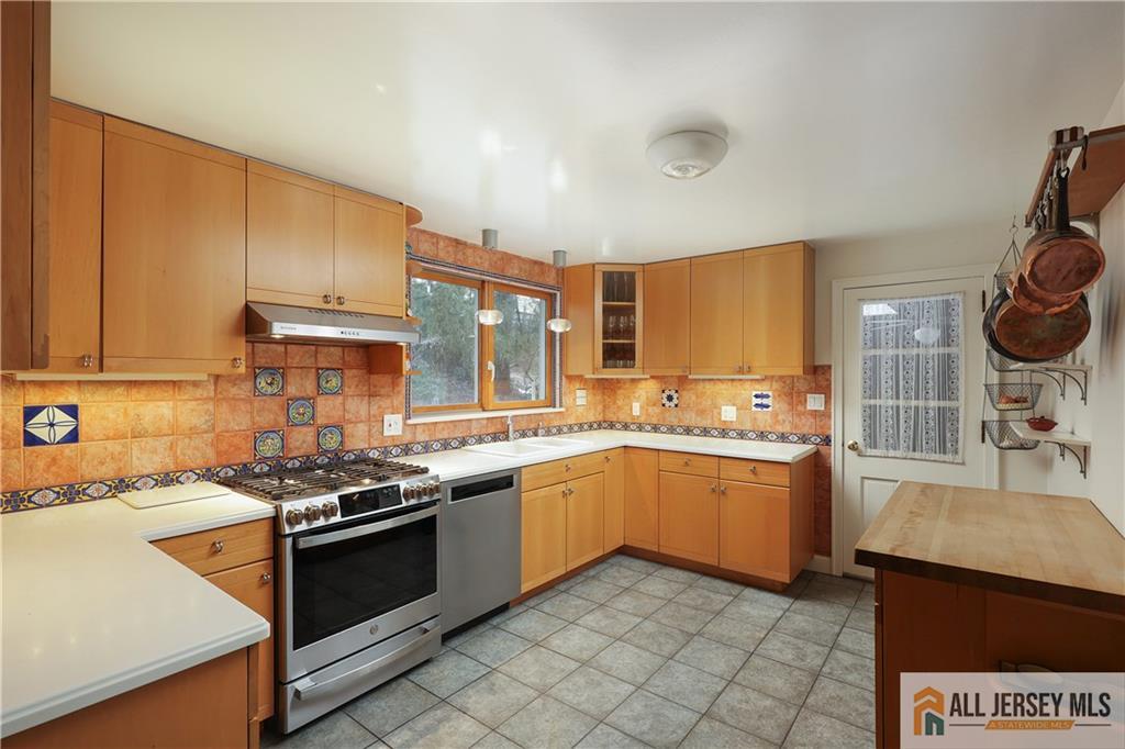 25 Voorhees, Metuchen, NJ, 08840