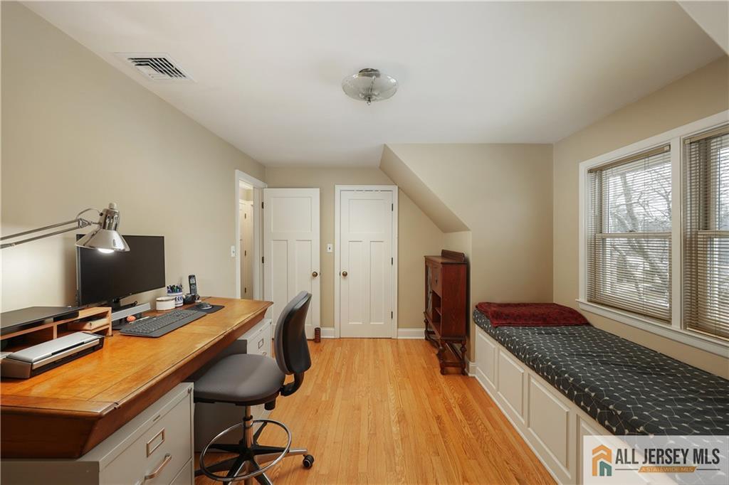 25 Voorhees, Metuchen, NJ, 08840