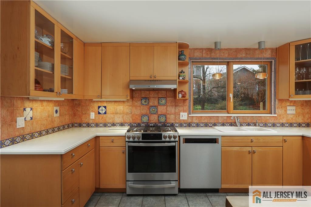 25 Voorhees, Metuchen, NJ, 08840