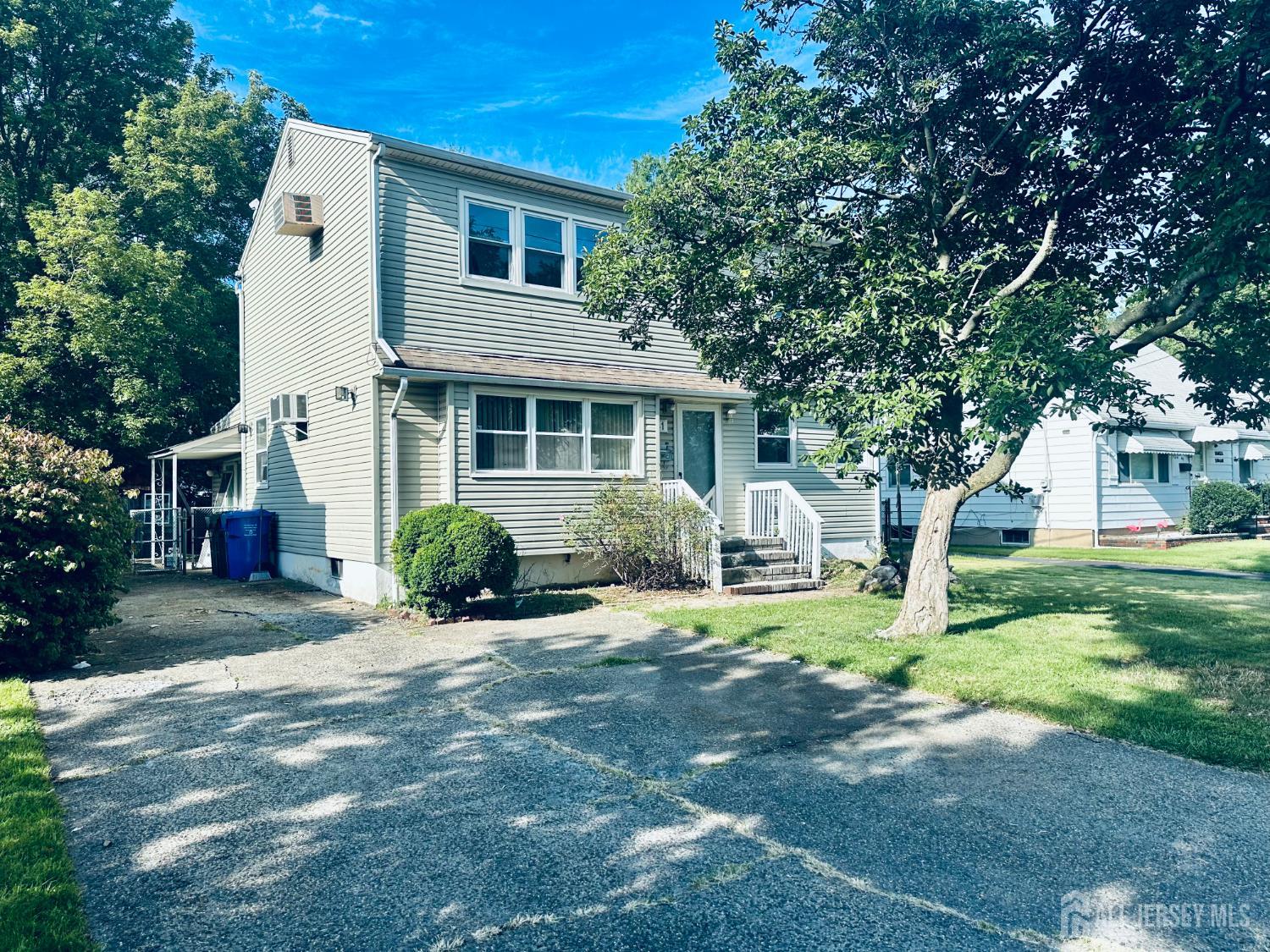Photo of 41 W Henry Place