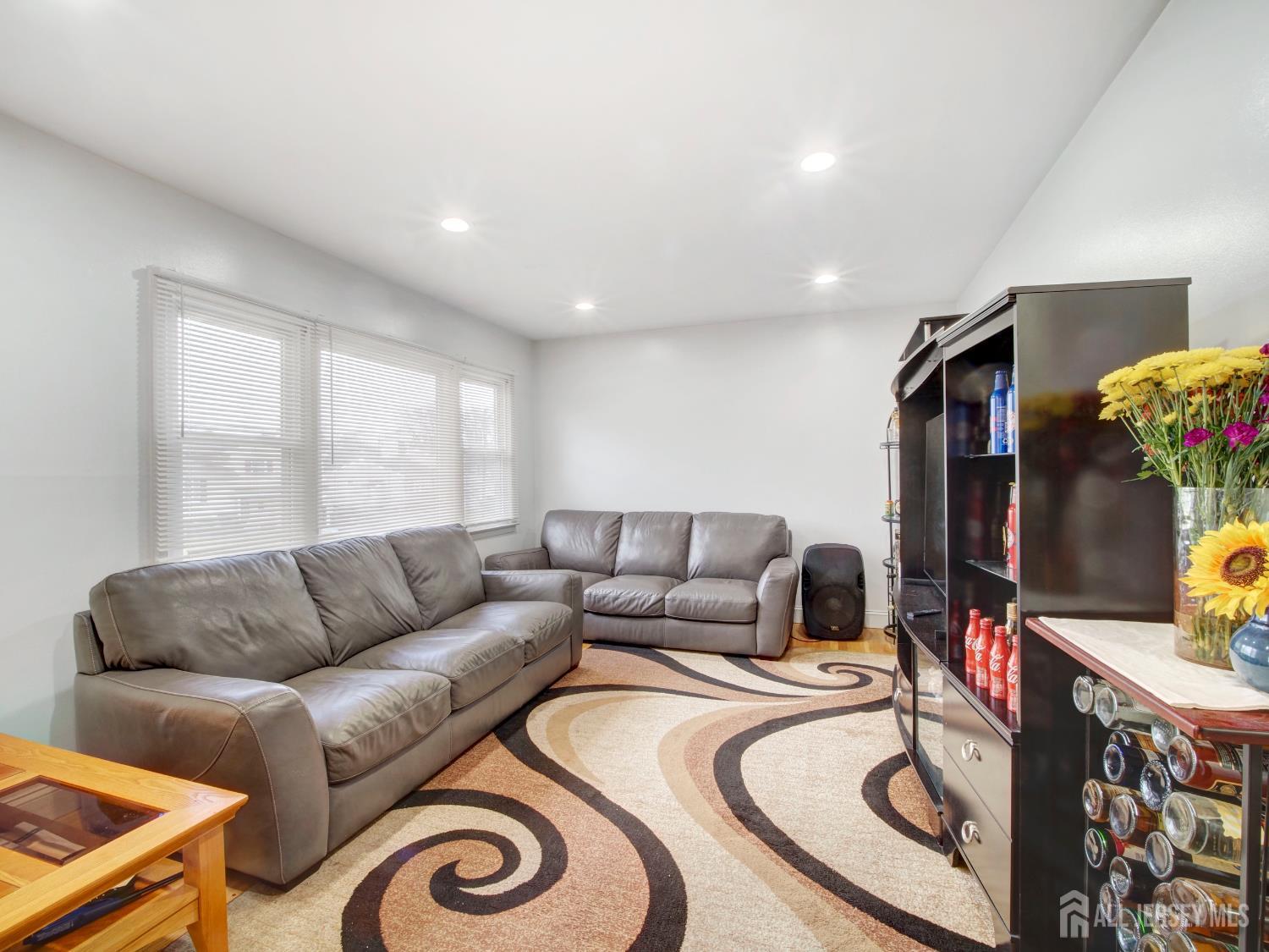 17 Thelma, Colonia, NJ, 07067