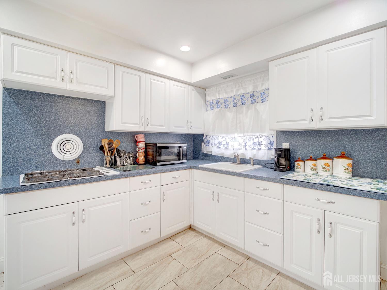 17 Thelma, Colonia, NJ, 07067