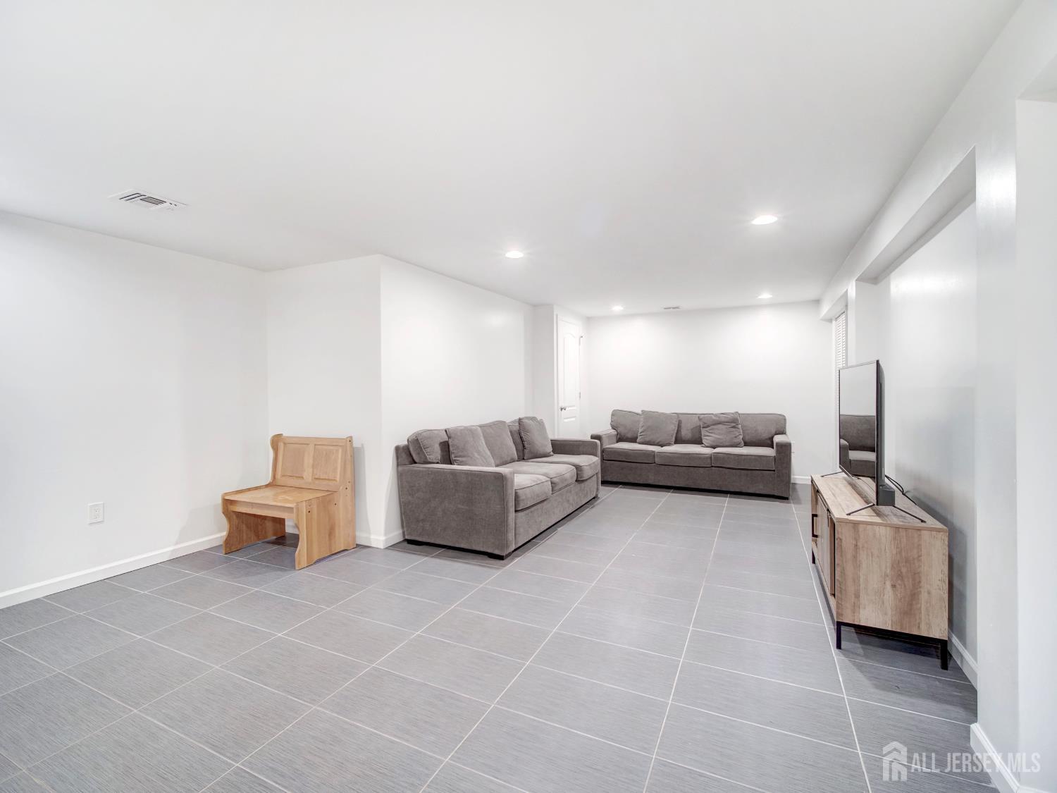 17 Thelma, Colonia, NJ, 07067