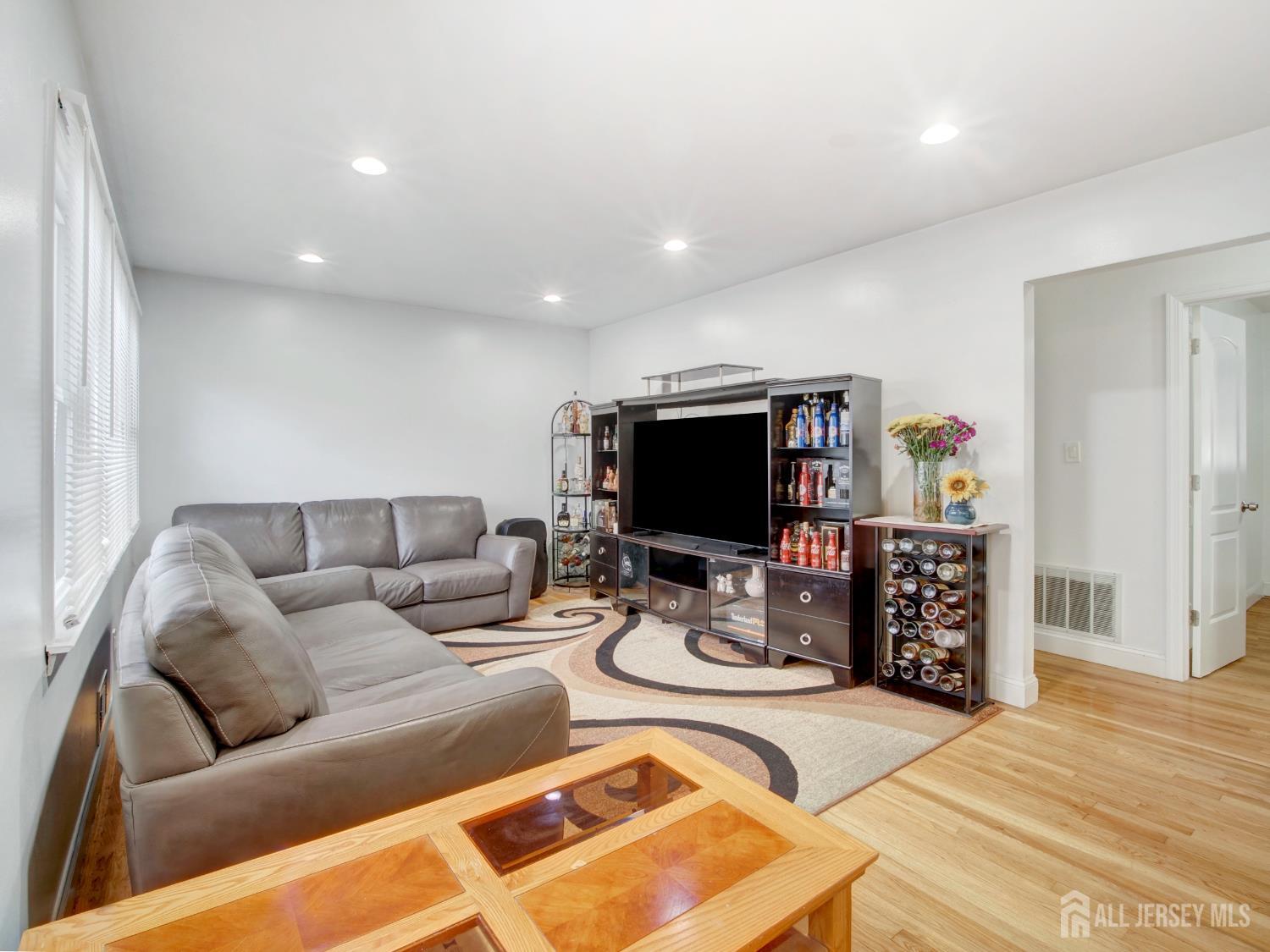 17 Thelma, Colonia, NJ, 07067