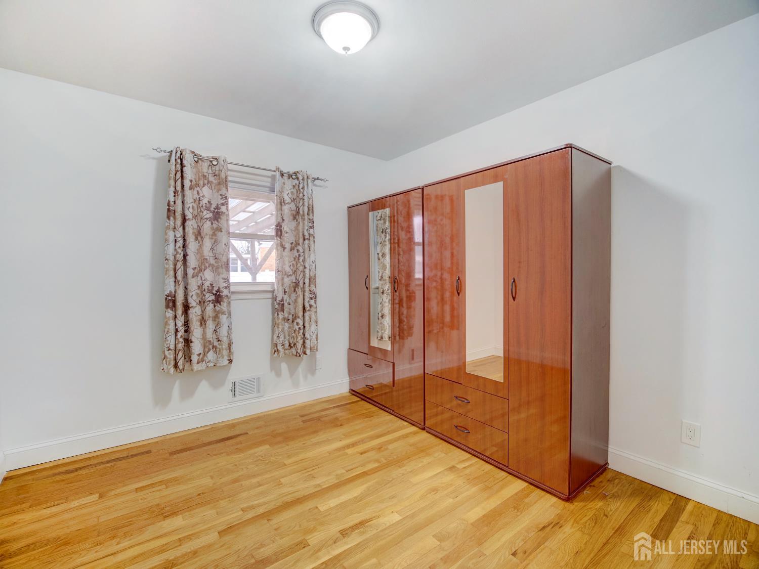 17 Thelma, Colonia, NJ, 07067